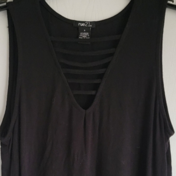 🟣 Black v-neck tank top - Picture 2 of 5